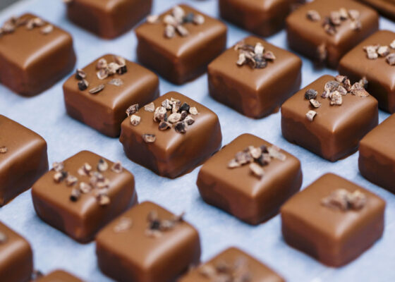 Pott au Chocolat Pralinen Produktion Nougat Kakaosplitter 1080